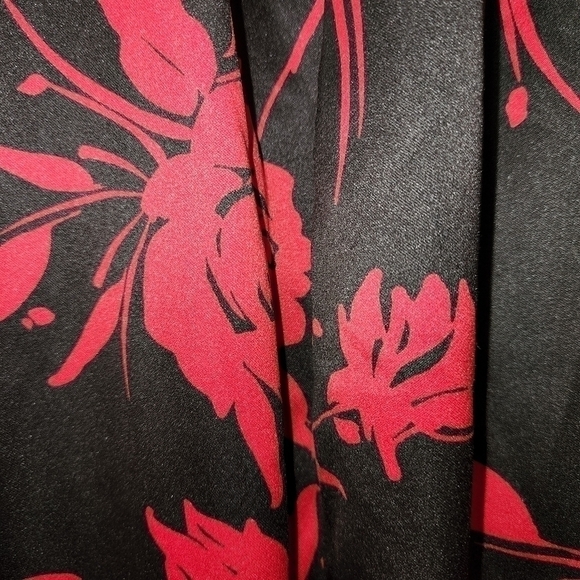 Nottibianche Robe SIZE Small Black & Red Floral EUC - Picture 7 of 13